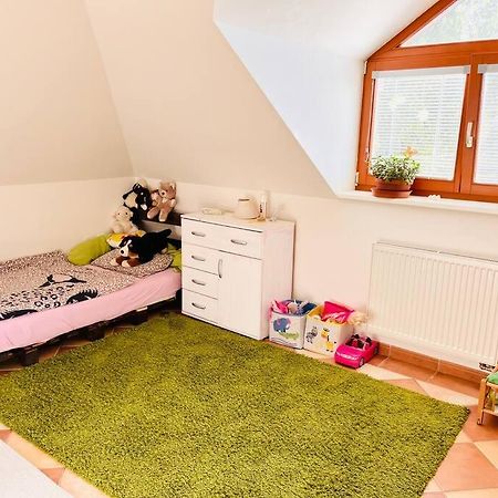 Apartman Se Zahradou 20 Minut Do Centra Prahy Ořech Exterior foto